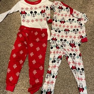 NWOT micky mouse Christmas PJs 5T